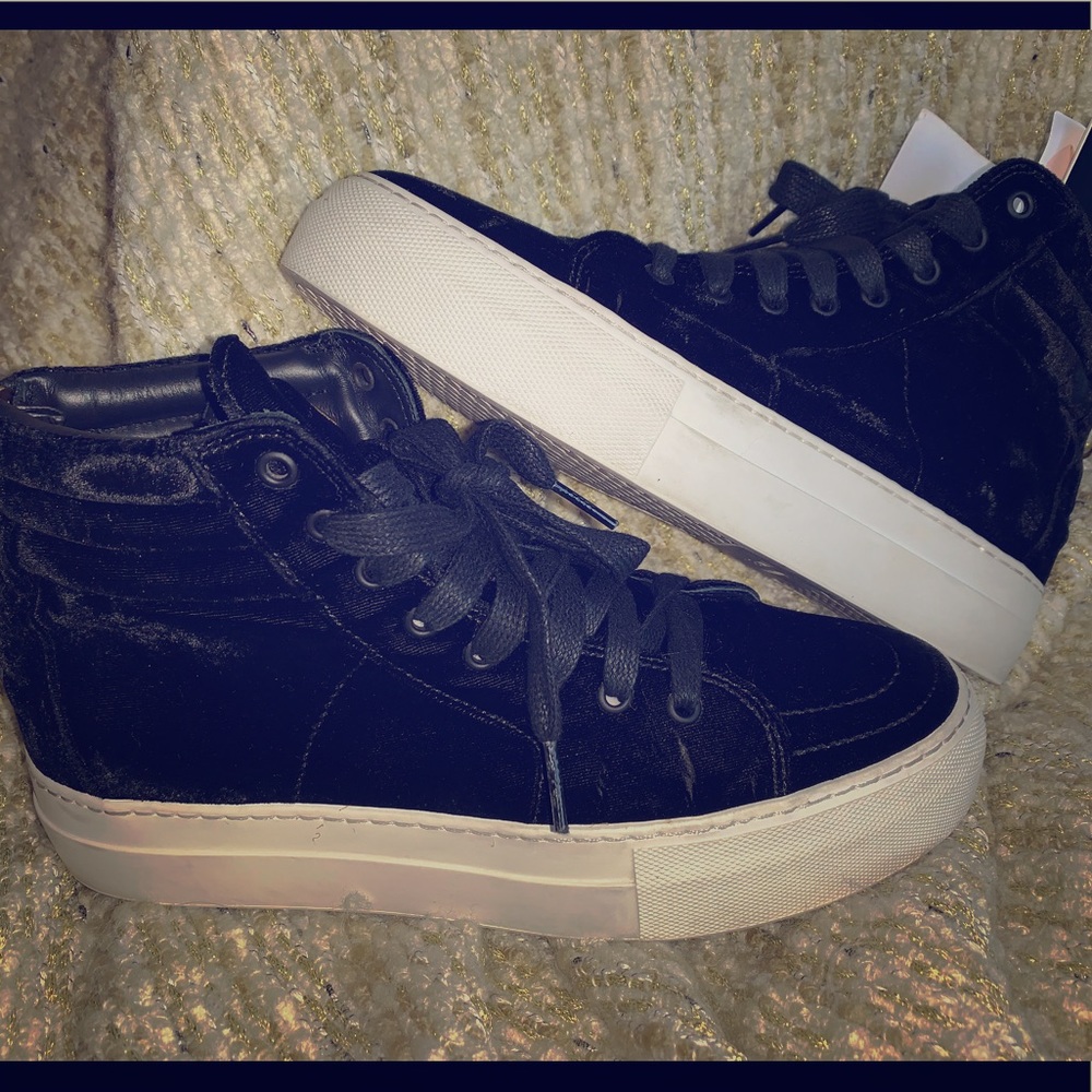 🔥Cool High Top Buscemi Velvet Sneakers 🔥